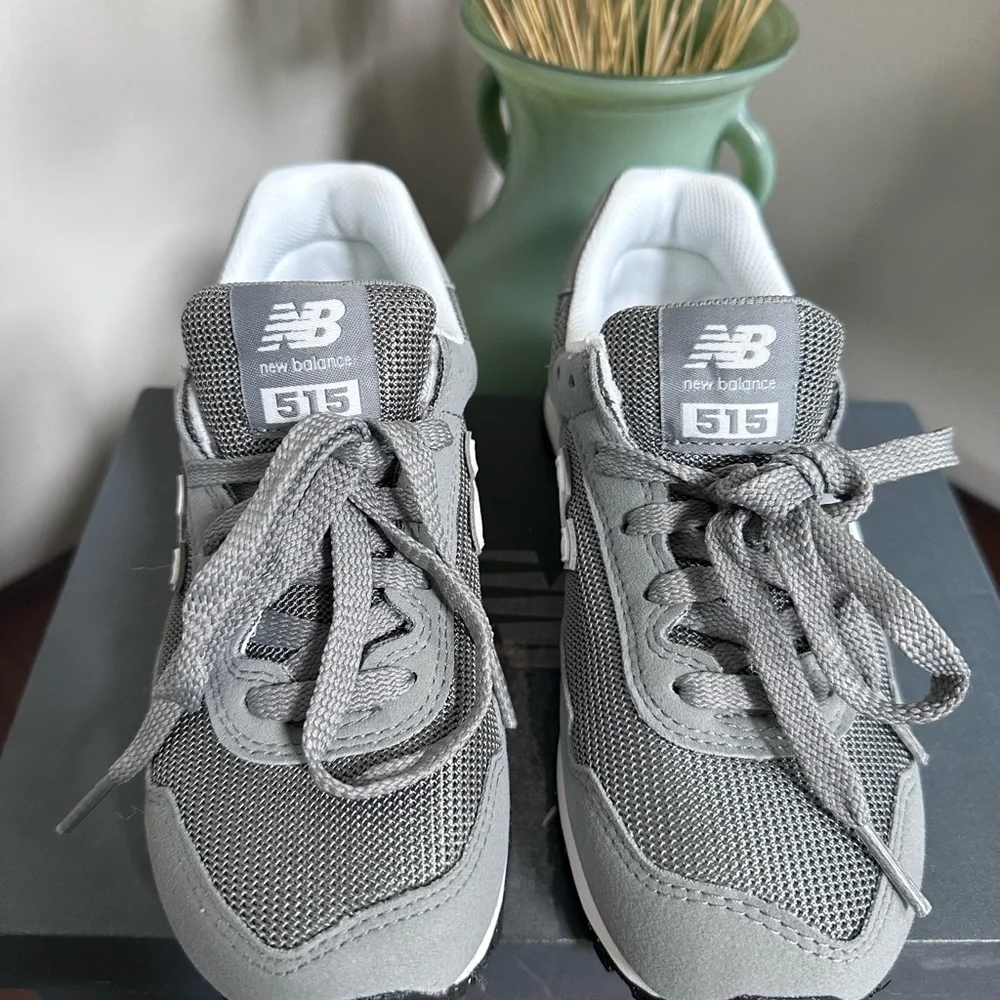 New Balance‎ Classic Gray and White 515 Sneakers new in box